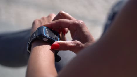 Cropped-shot-of-sporty-girl-using-smartwatch